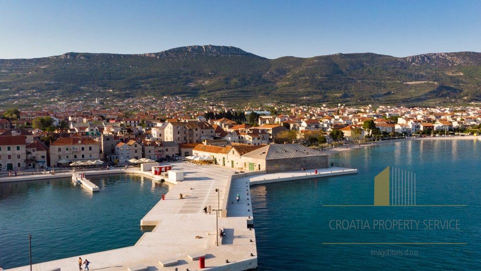 Apartment in an attractive location 30 m from the sea in the center of Kaštel Stari!