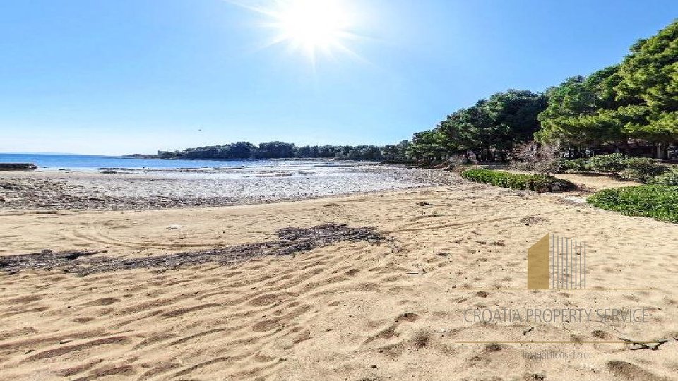 Building land in a great location 90 m from the sea on the island of Vir!