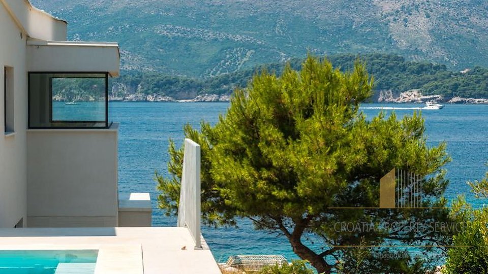 New modern villa on the first row by the sea near Dubrovnik!