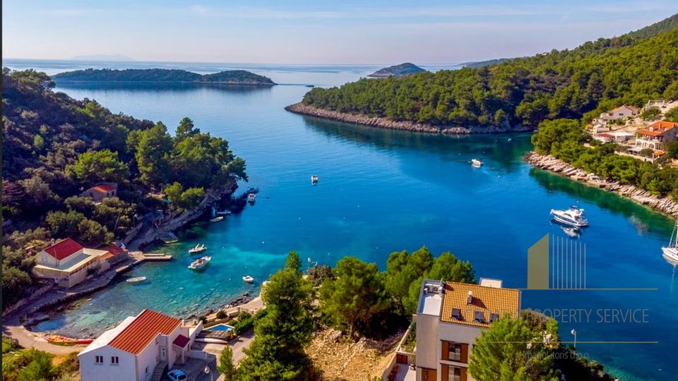 Attractive building plot by the sea on the island of Korčula!