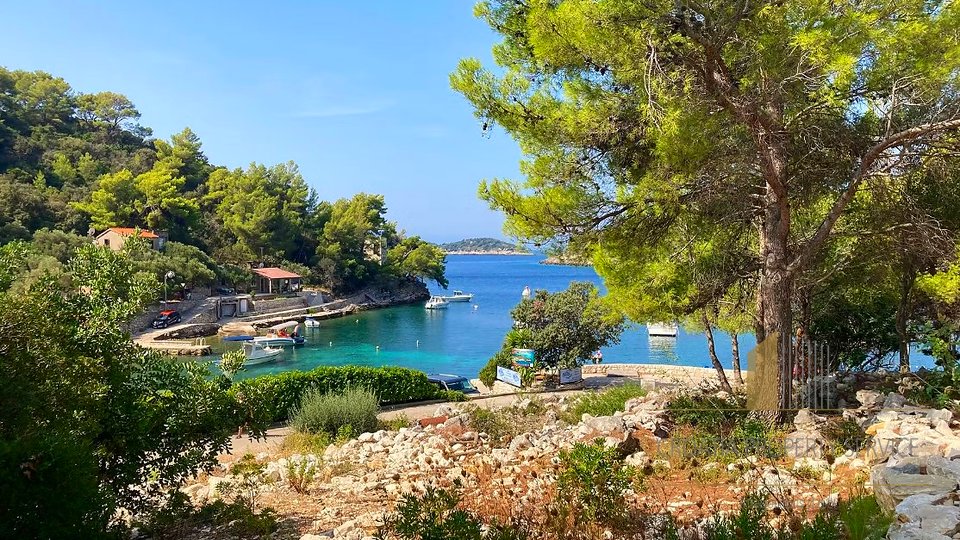 Attractive building plot by the sea on the island of Korčula!