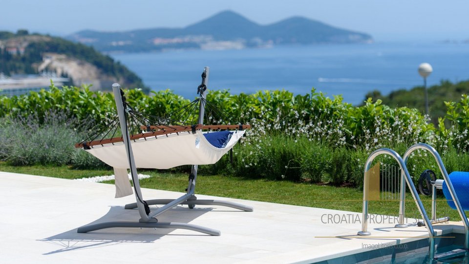 Luksuzna 5***** vila s pogledom na morje v bližini Dubrovnika!