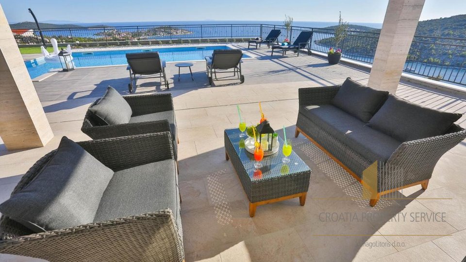 Luksuzna vila s predivnim panoramskim pogledom na more u Sevidu!