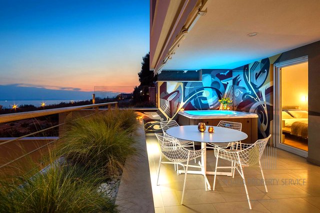 Modern two-room apartment with sea view in Split!