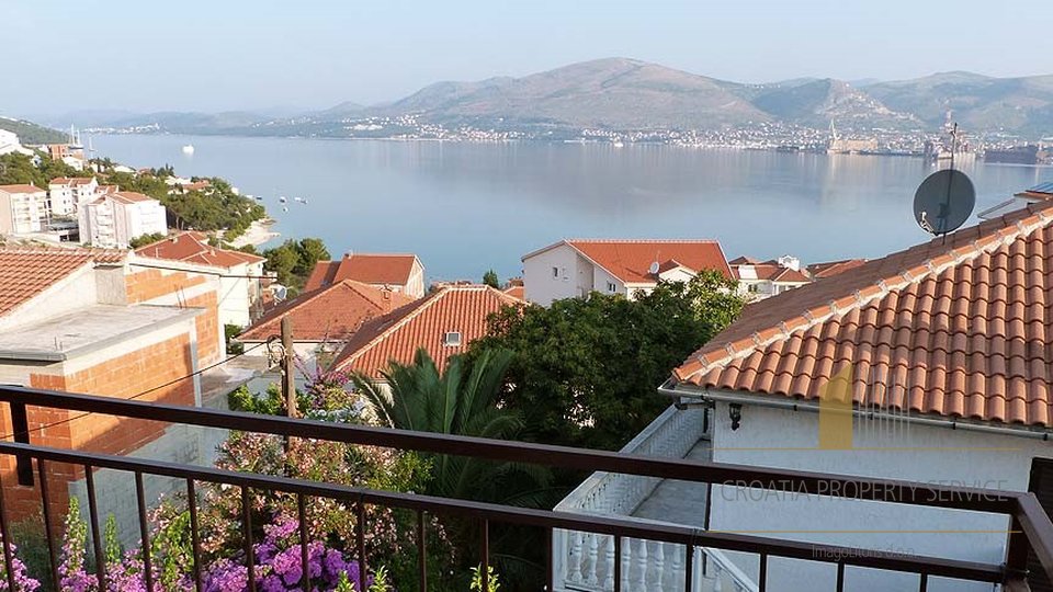 Semi-detached house with a sea view on the island of Čiovo!