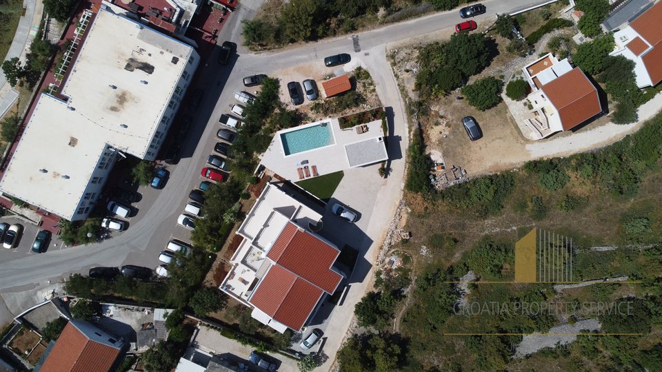 Apartmentvilla mit schöner Aussicht, 50 m vom Meer entfernt in der Nähe von Zadar!