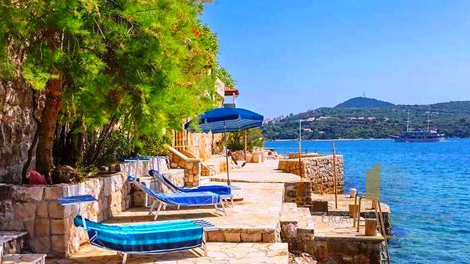 Stone house in an exclusive location, first row to the sea in Dubrovnik!