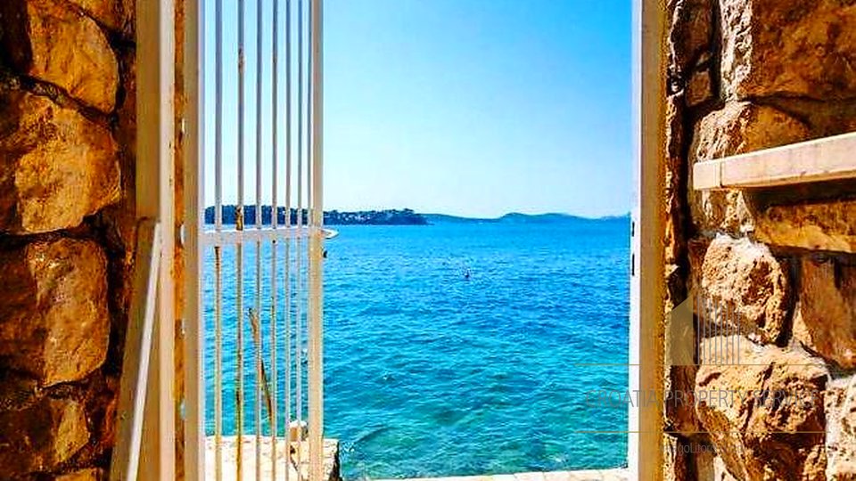 Stone house in an exclusive location, first row to the sea in Dubrovnik!