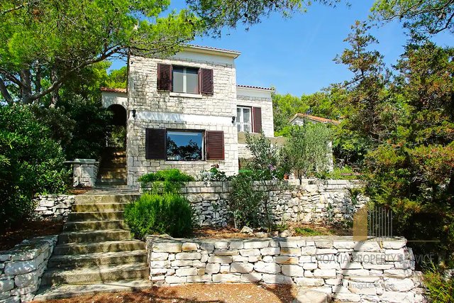 Villa mediterranea con accesso diretto al mare sull'isola di Korčula!