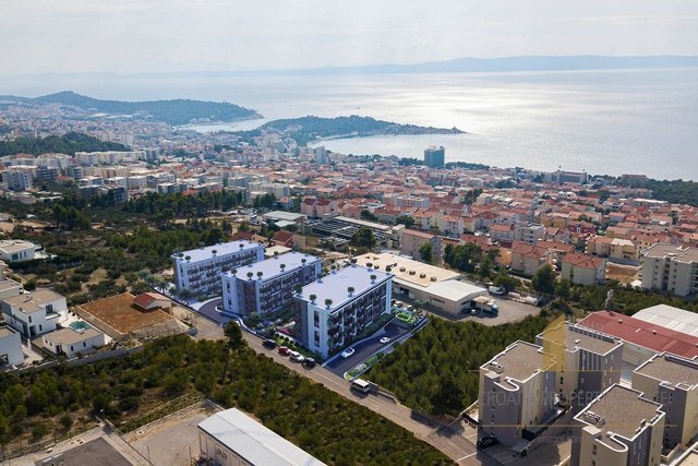 One-room apartment with a garden in a luxurious new building with an open sea view - Makarska!