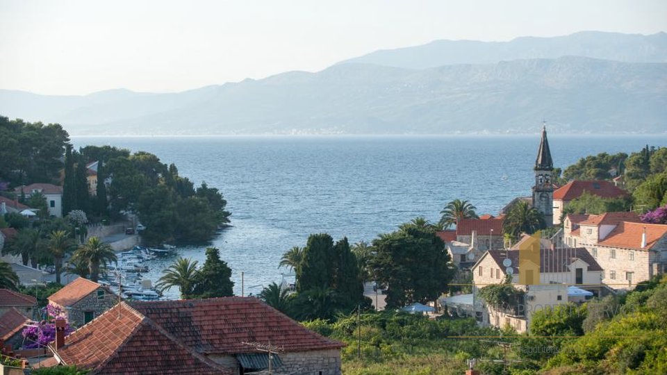 Bella villa mediterranea con vista sul mare a Splitska sull'isola di Brač!