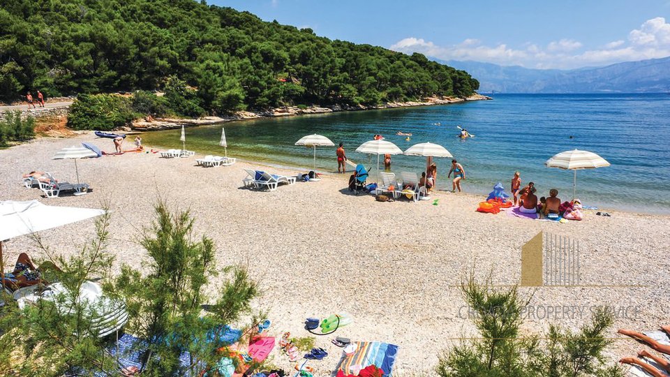 Bella villa mediterranea con vista sul mare a Splitska sull'isola di Brač!
