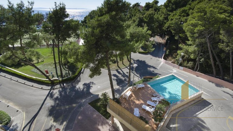 Fantastićna ponuda  - apartmen u luksuznom resortu s 5 zvjezdica pored Splita, ponovno u prodaji!