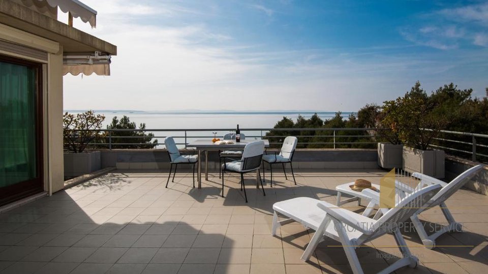 Offerta fantastica: un appartamento in un lussuoso resort a 5 stelle vicino a Spalato, di nuovo in vendita!