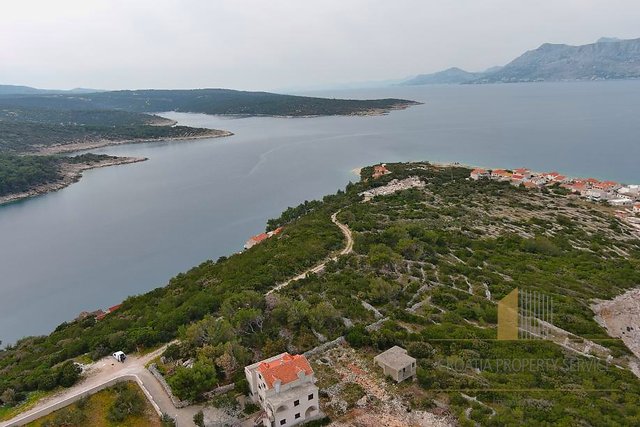 Građevinsko zemljište s pogledom na more  na otoku Braču