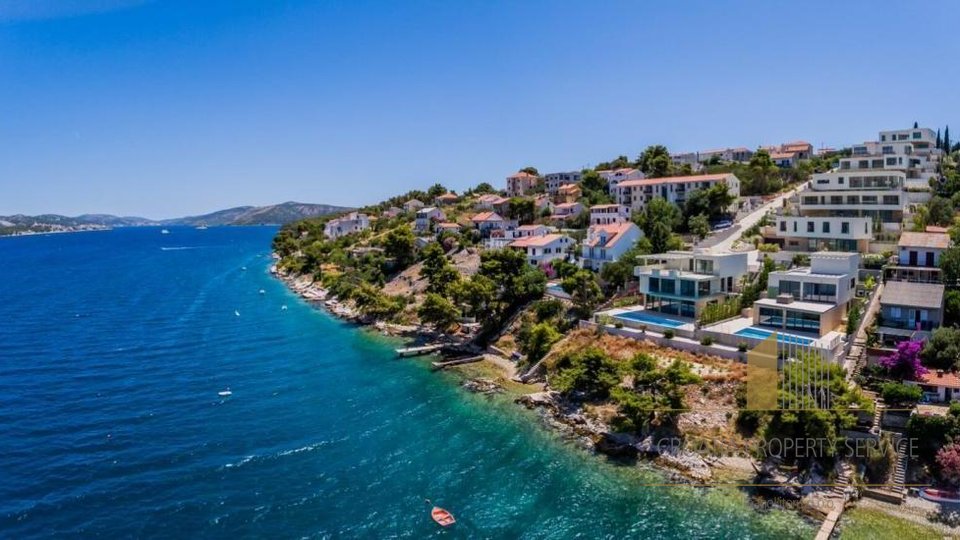 Neue Luxusvilla in Toplage, erste Reihe am Meer – die Insel Čiovo!