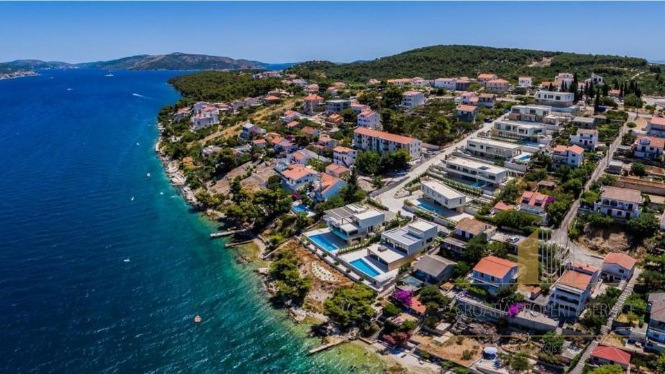 Neue Luxusvilla in Toplage, erste Reihe am Meer – die Insel Čiovo!