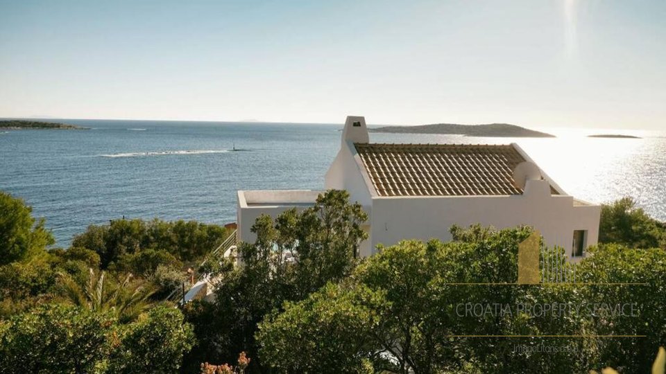 A modern villa with a pool and a fantastic view of the sea - the island of Vis!
