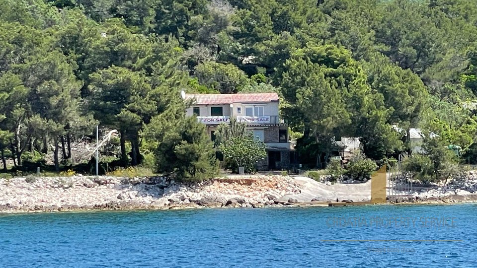 Дуплексный дом в привлекательном месте 1-й линии от моря в Маслинице на острове Шолта!