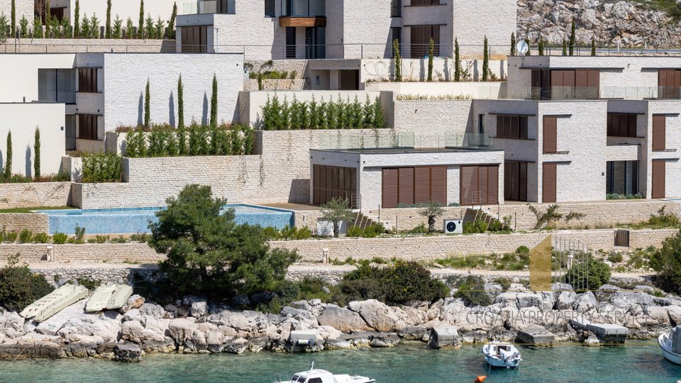 Luxury villa in an exclusive location by the sea in Primošten!