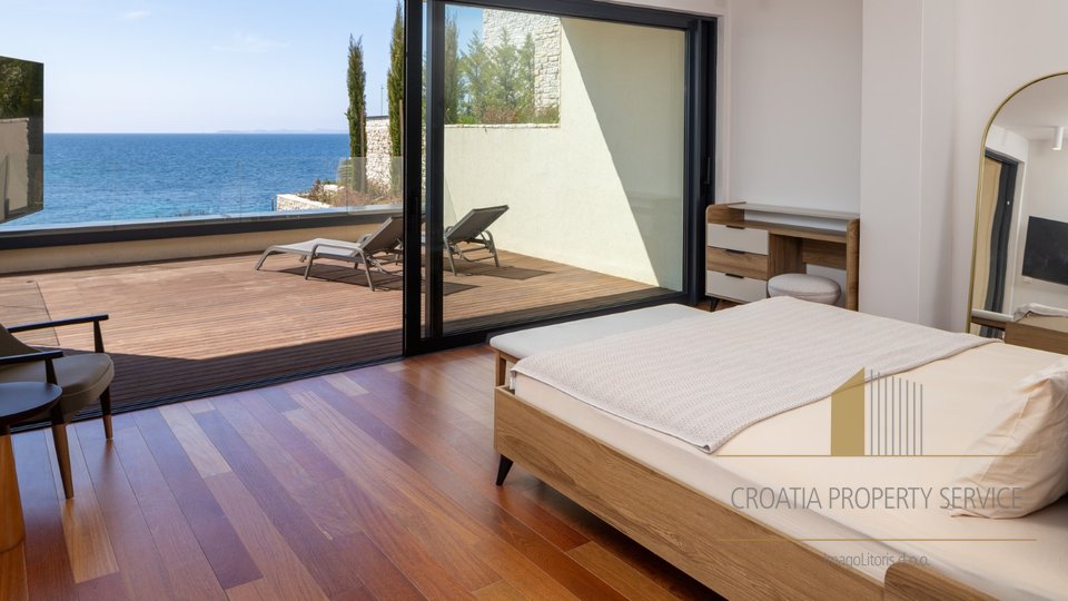 Luxury villa in an exclusive location by the sea in Primošten!