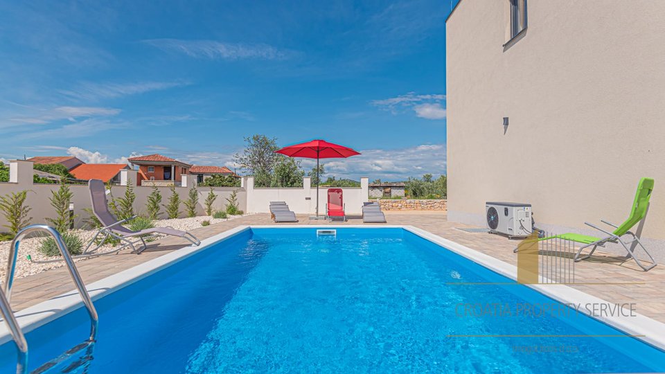 Luxus-Doppelhaushälfte mit Swimmingpool in der Nähe von Šibenik!