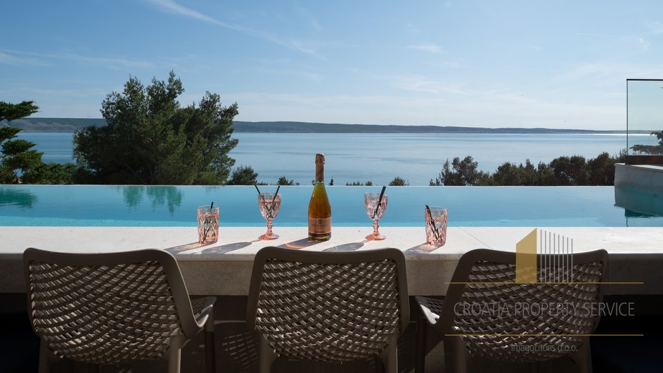 Luxusvilla in zweiter Reihe zum Meer mit freiem Blick in der Nähe von Zadar!