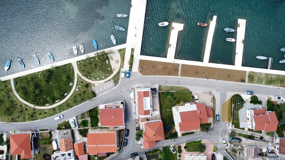 Villa in attraktiver Lage, 1. Reihe zum Meer im Zentrum von Nin!
