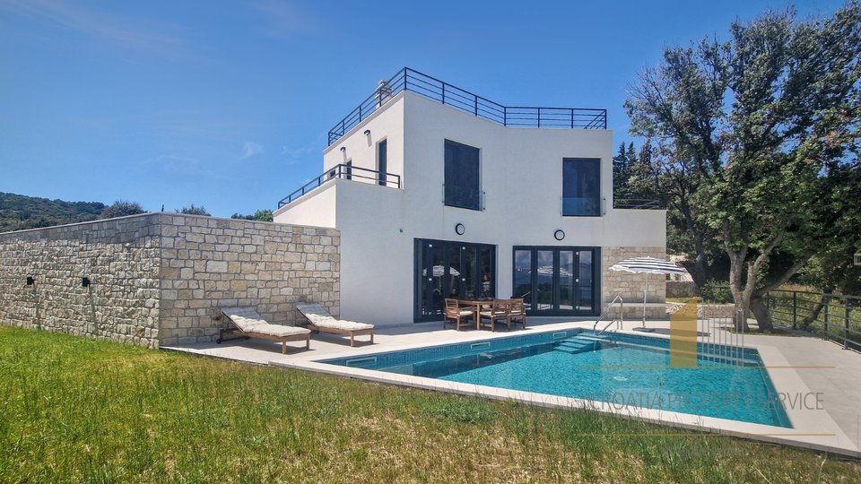 Elegantna vila s bazenom i predivnim pogledom na more na otoku Braču!