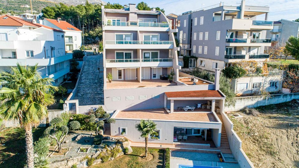Luxury apartment in an attractive location near the sea in the vicinity of Split!
