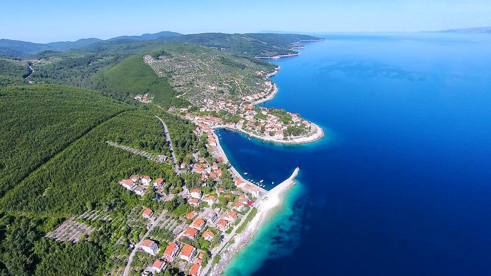 Atraktivno gradbeno zemljišče s pogledom na morje na otoku Korčula!
