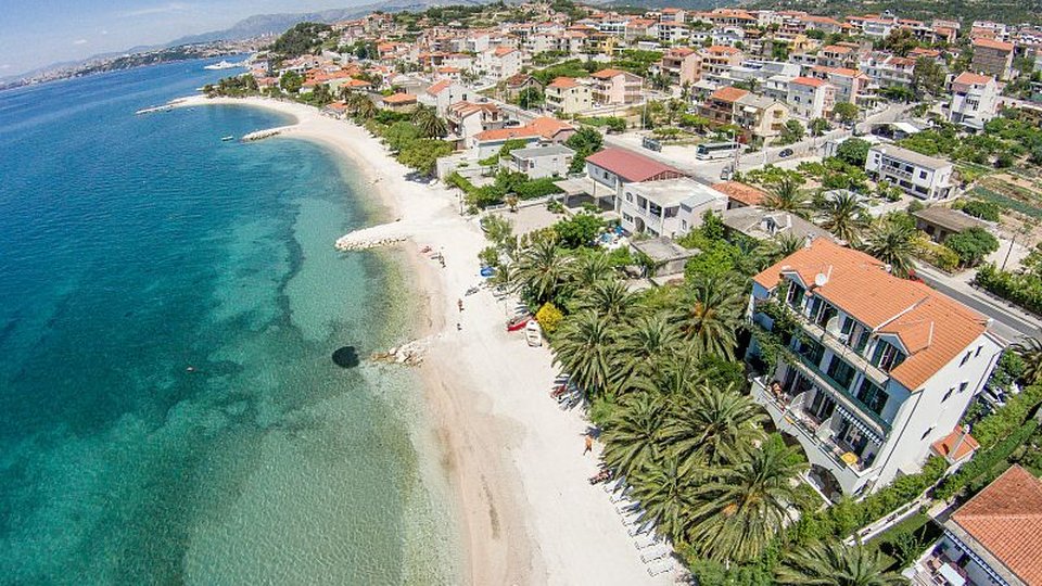 Prostrani luksuzni stan na plaži u okolici Splita!