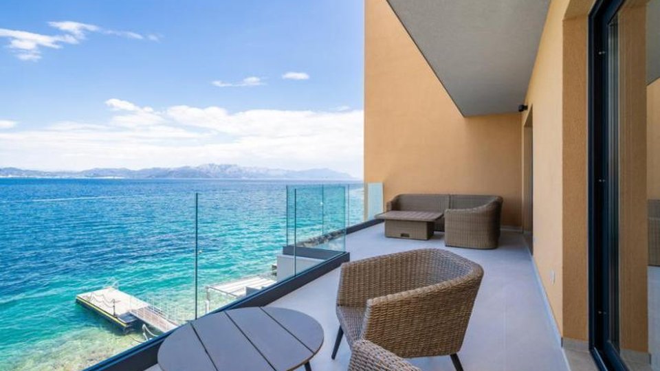 Modern villa with private beach, pool and boat connection - Pelješac!
