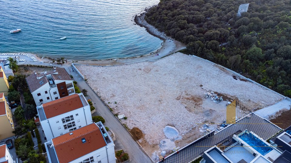 Attractive plot of land 4500 m2, first row to the sea in the vicinity of Zadar!