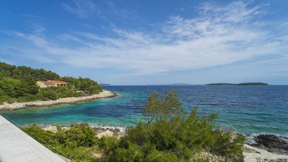 Prekrasna kamena vila prvi red uz more na otoku Korčuli!