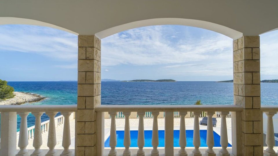 Wunderschöne Steinvilla in der ersten Reihe am Meer auf der Insel Korčula!