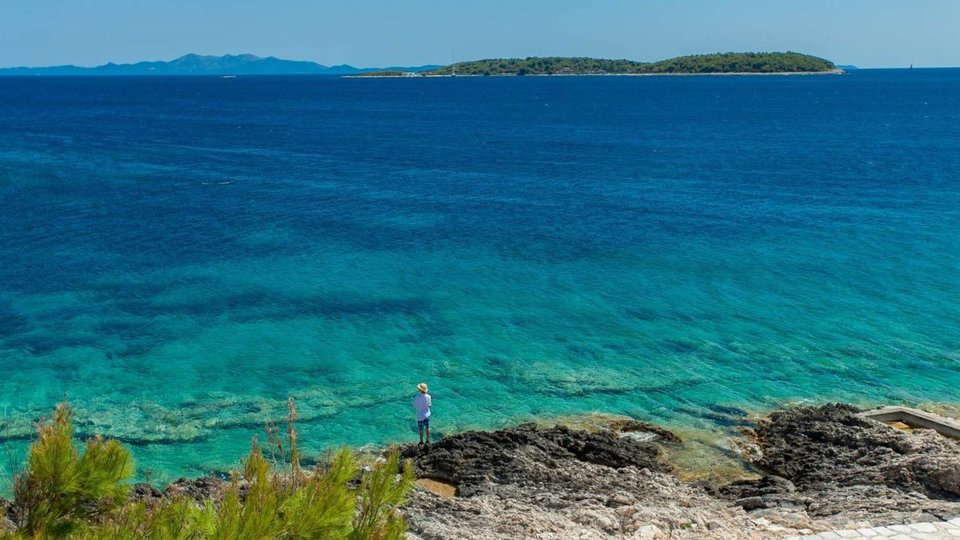 Prekrasna kamena vila prvi red uz more na otoku Korčuli!