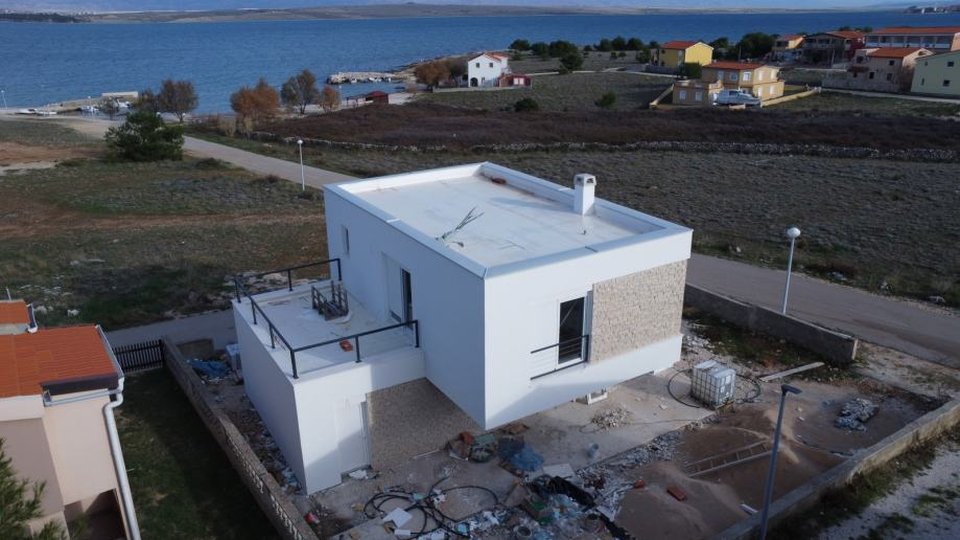 New modern house with swimming pool 100 m from the beach - island of Vir!