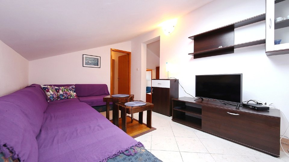 Spacious apartment house 200 m from the sea and the beach - Pirovac!