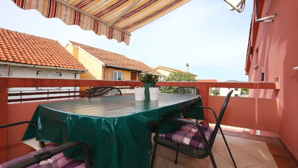 Spacious apartment house 200 m from the sea and the beach - Pirovac!
