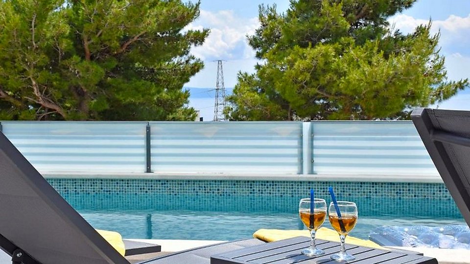 Moderna vila s bazenom i pogledom na more - Makarska!
