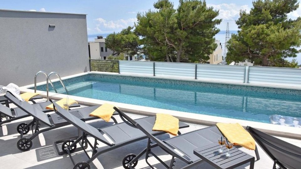 Moderna vila z bazenom in pogledom na morje - Makarska!