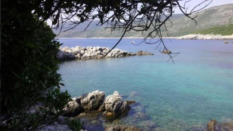 Jedinstveni otok samo 500 m od najbliže kopnene luke u okolici Dubrovnika!