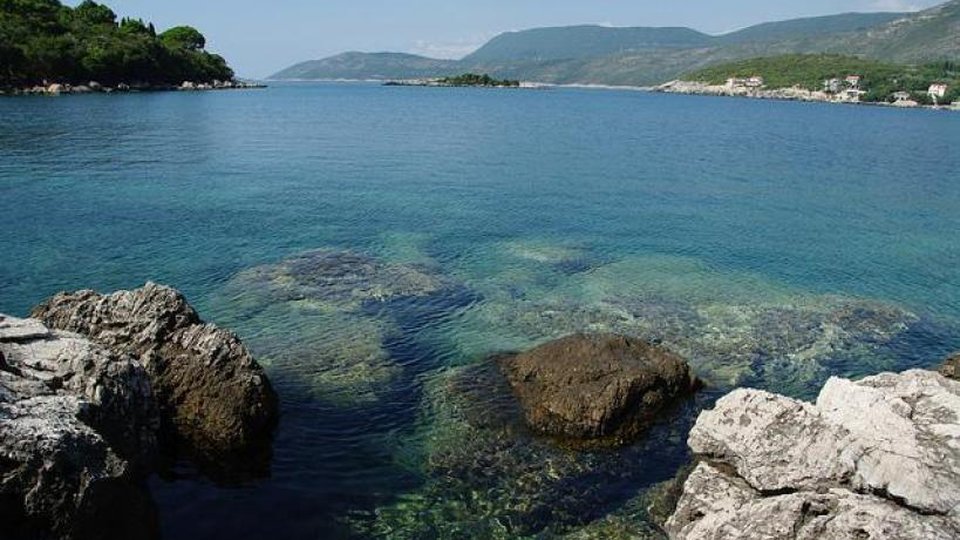 A unique island only 500 m from the nearest land port in the vicinity of Dubrovnik!