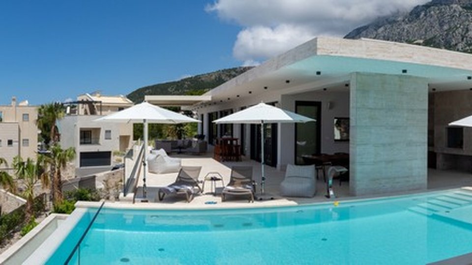 Nova luksuzna vila s bazenom i  predivnim pogledom na more - Makarska!