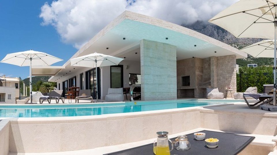 Nova luksuzna vila z bazenom in čudovitim pogledom na morje - Makarska!