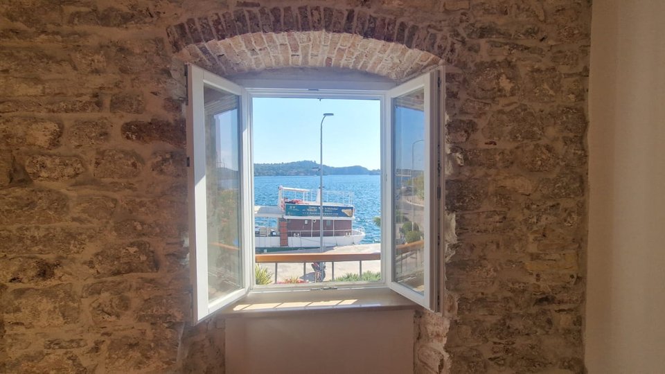Beautiful luxury apartment first row to the sea near the center of Šibenik!