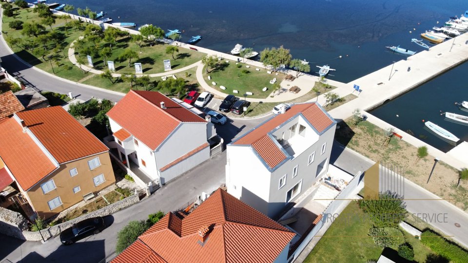 Beautiful villa in an attractive location, 1st row to the sea in the center of Nin!