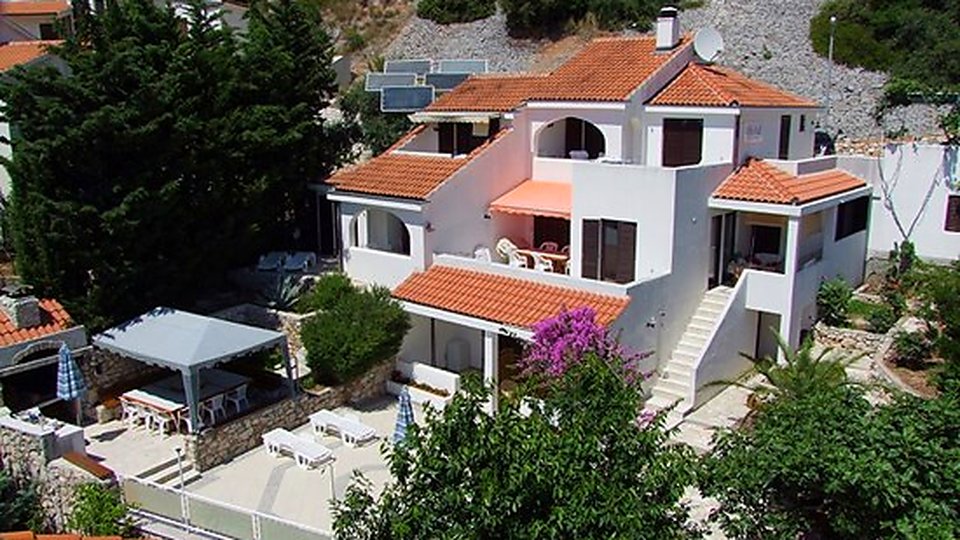 Beautiful apartment villa on the first row by the sea in Primošten!