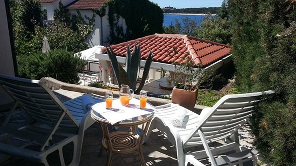 Wunderschöne Apartmentvilla in der ersten Reihe am Meer in Primošten!